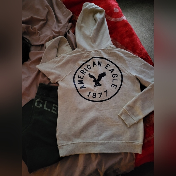 American eagle bundle, women's size medium. - Picture 14 of 14